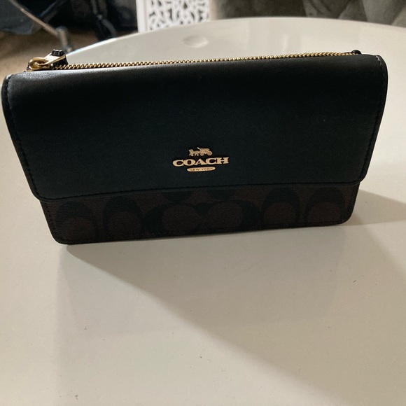 COACH FOLDOVER SIGNATURE COLORBLOCK WRISTLET - Picture 2 of 13